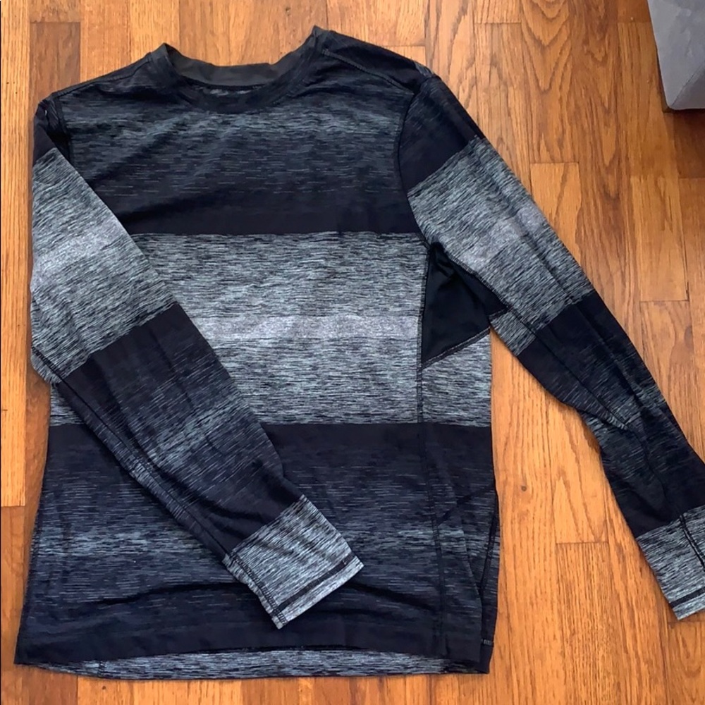 Men’s long sleeve Lululemon top